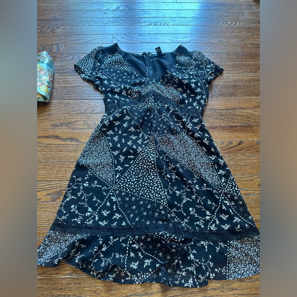 Forever 21 Black and White V-Neck Flutter Sleeve Sundress